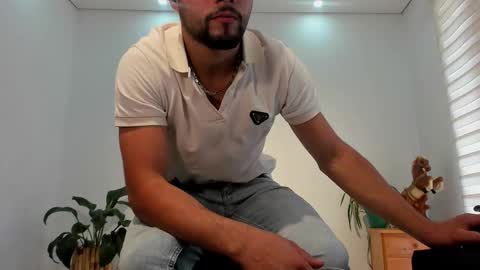 Snapshot of noahbrawn chatting on February 17, 1:18 pm LIAM- noah online show from February 17, 1:18 pm