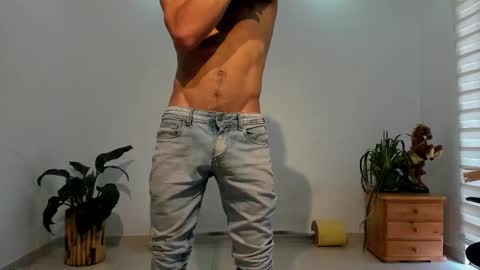 Snapshot of noahbrawn chatting on February 26, 1:21 pm LIAM- noah online show from February 26, 1:21 pm