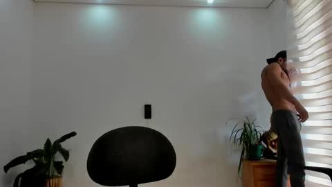 Snapshot of noahbrawn chatting on March 4, 1:17 pm LIAM- noah online show from March 4, 1:17 pm