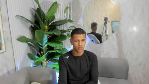 Snapshot of noahdark_ chatting on July 23, 2:20 am NOAH online show from July 23, 2:20 am