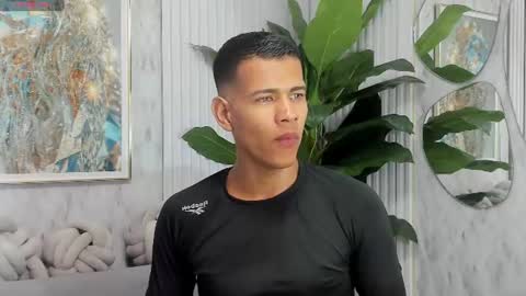 Snapshot of noahdark_ chatting on August 1, 3:17 am NOAH online show from August 1, 3:17 am