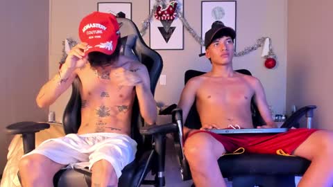 Snapshot of noahdaviss chatting on December 3, 10:51 pm noahdaviss online show from December 3, 10:51 pm