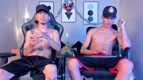 Snapshot of noahdaviss chatting on December 7, 11:34 pm noahdaviss online show from December 7, 11:34 pm