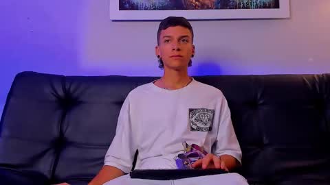 noahh_sky online show from April 25, 4:15 am