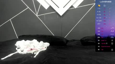 noahlafforet online show from December 5, 8:22 am