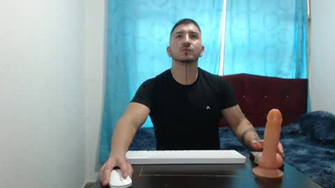Snapshot of noahmurillo chatting on May 21, 6:04 pm noahmurillo online show from May 21, 6:04 pm