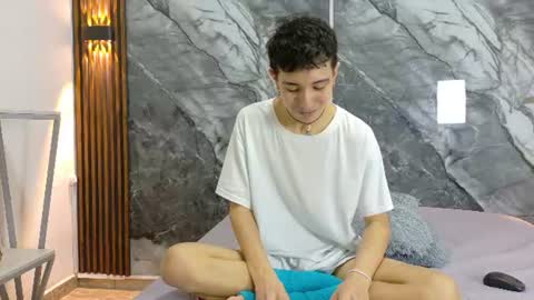 Snapshot of noahwalker__ chatting on June 12, 11:09 am online show from June 12, 11:09 am
