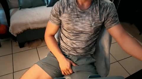 Snapshot of nobudget06 chatting on November 4, 2:27 pm nobudget06 online show from November 4, 2:27 pm