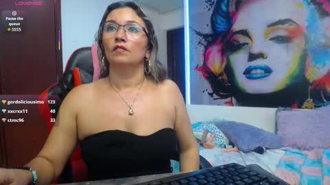 Snapshot of noelia_milfs chatting on March 1, 7:54 am noelia_milfs online show from March 1, 7:54 am