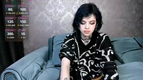 Snapshot of noellegothicshadow chatting on April 29, 11:00 pm Elly online show from April 29, 11:00 pm