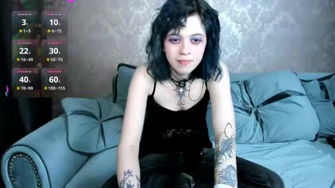 Snapshot of noellegothicshadow chatting on May 7, 10:15 pm Elly online show from May 7, 10:15 pm