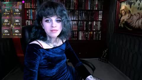 Snapshot of noellegothicshadow chatting on May 31, 12:19 am Elly online show from May 31, 12:19 am