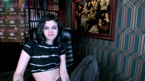 Snapshot of noellegothicshadow chatting on June 7, 11:30 pm Elly online show from June 7, 11:30 pm
