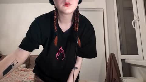 Snapshot of noemileclerc chatting on February 24, 7:34 pm Lisa online show from February 24, 7:34 pm