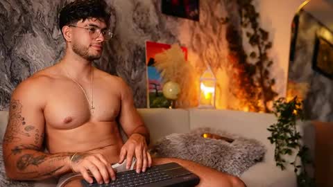 Snapshot of noha_miler chatting on May 16, 8:07 pm kevin online show from May 16, 8:07 pm