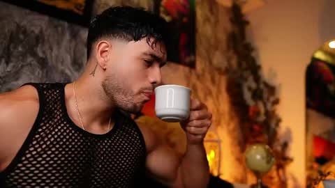 Snapshot of noha_miler chatting on June 5, 10:37 pm kevin online show from June 5, 10:37 pm