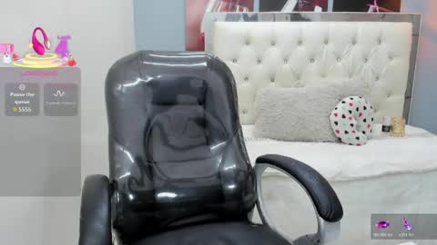 Snapshot of noha_scott chatting on May 9, 10:37 pm Noha Scott online show from May 9, 10:37 pm