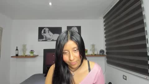 Snapshot of nohemi_louse chatting on February 8, 7:38 pm Nohemi online show from February 8, 7:38 pm
