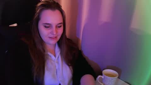 noir_ember_ online show from October 28, 2:20 pm