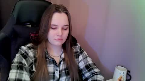 noir_ember_ online show from November 21, 1:54 pm