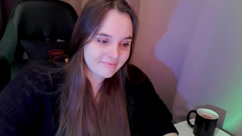 noir_ember_ online show from February 14, 7:05 am