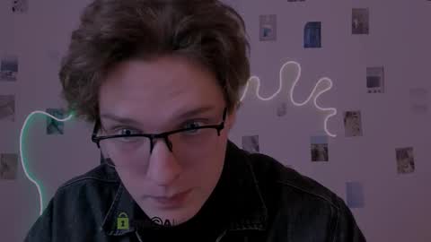 Snapshot of noir_kai chatting on February 7, 9:35 am cool Kai online show from February 7, 9:35 am