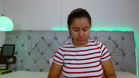 Snapshot of noiravale chatting on June 19, 7:50 pm Noira Vale online show from June 19, 7:50 pm
