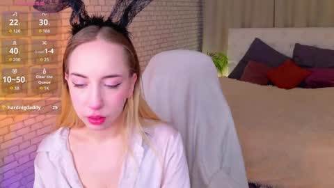 Isabelle online show from April 17, 9:51 pm