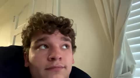 Snapshot of noname763904 chatting on April 28, 12:20 am Curly online show from April 28, 12:20 am