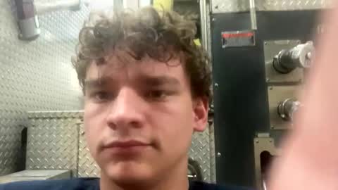 Snapshot of noname763904 chatting on April 30, 11:42 pm Curly online show from April 30, 11:42 pm