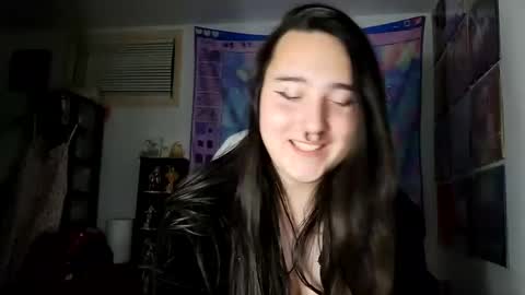 Snapshot of nonbinarybeauty20 chatting on January 4, 10:49 am nonbinarybeauty20 online show from January 4, 10:49 am