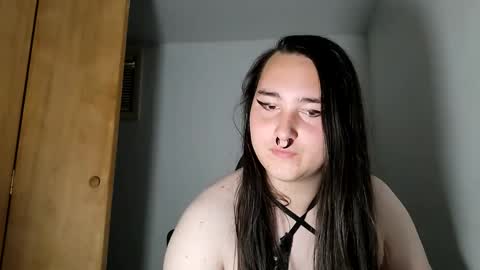 Snapshot of nonbinarybeauty20 chatting on October 4, 5:33 pm nonbinarybeauty20 online show from October 4, 5:33 pm