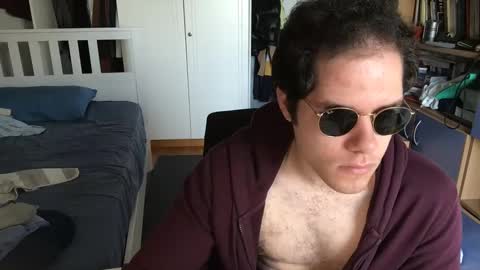 Snapshot of nongay379444 chatting on December 20, 8:28 am nongay379444 online show from December 20, 8:28 am