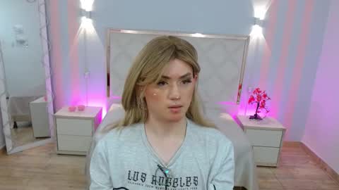 nooah_tay online show from February 18, 7:10 pm