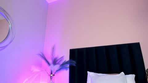 Nora Da Silva online show from April 8, 1:05 am