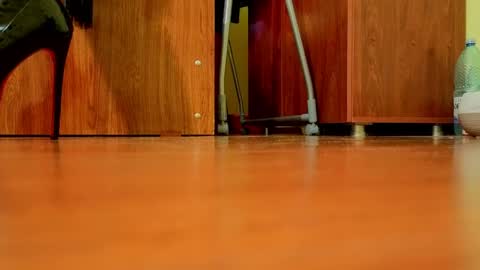 QueenManifest online show from April 25, 7:55 am