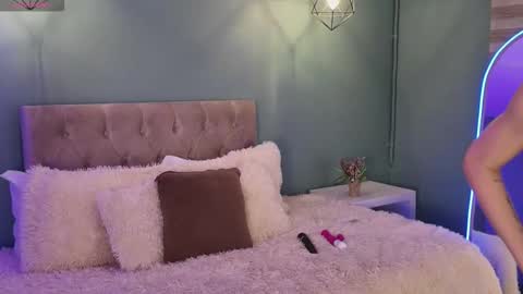 Nora online show from March 18, 8:23 pm