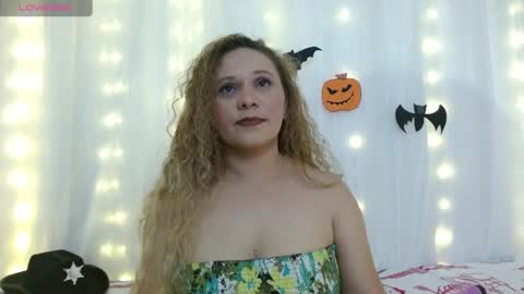 Snapshot of norapaker chatting on November 1, 8:11 pm norapaker online show from November 1, 8:11 pm