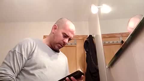 Snapshot of normalito42 chatting on December 22, 10:56 am NORMALITO online show from December 22, 10:56 am