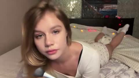 Snapshot of nothing_freya chatting on August 6, 9:39 pm nothing_freya online show from August 6, 9:39 pm