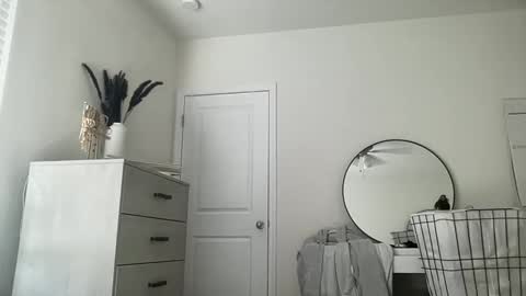 nellyxoxo online show from February 17, 10:16 pm