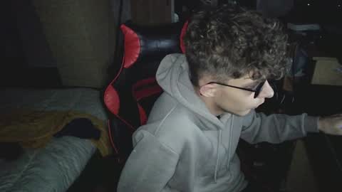 Snapshot of notspace_721128 chatting on December 10, 5:33 pm NotSpace   online show from December 10, 5:33 pm