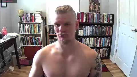 Snapshot of notsureaboutthislol chatting on November 5, 7:25 pm Embarrassed Naked online show from November 5, 7:25 pm