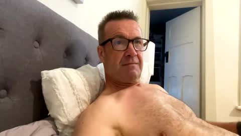 Snapshot of nottsaust chatting on December 4, 12:19 am Nottsaust online show from December 4, 12:19 am