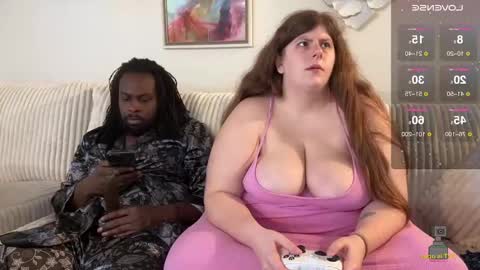 Snapshot of noturbabymoms chatting on December 21, 1:32 pm NotUrBabyMoms online show from December 21, 1:32 pm