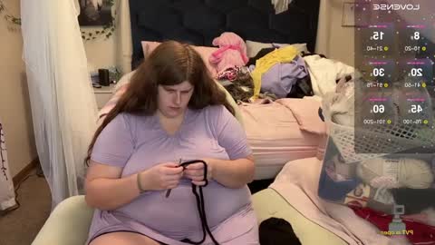 Snapshot of noturbabymoms chatting on January 1, 9:41 pm NotUrBabyMoms online show from January 1, 9:41 pm