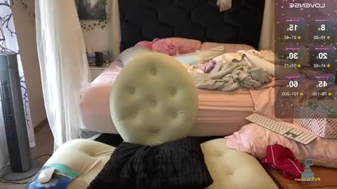 Snapshot of noturbabymoms chatting on January 3, 6:57 pm NotUrBabyMoms online show from January 3, 6:57 pm