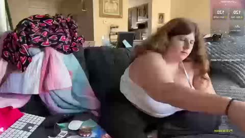 Snapshot of noturbabymoms chatting on October 13, 6:08 pm NotUrBabyMoms online show from October 13, 6:08 pm