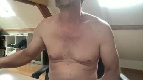 Snapshot of noux69 chatting on June 4, 2:23 pm noux69 online show from June 4, 2:23 pm