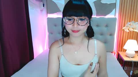 Snapshot of novalustre69 chatting on April 27, 4:27 pm novalustre69 online show from April 27, 4:27 pm